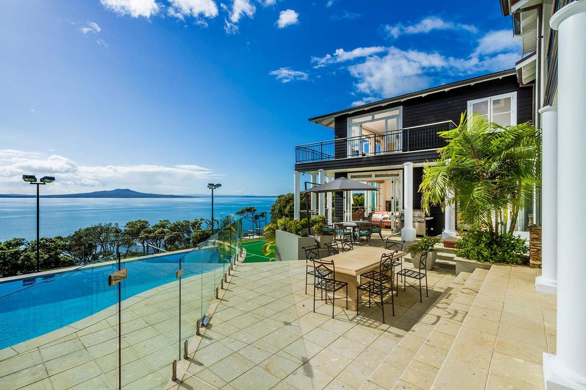 245 Beach Road, Campbells Bay, Auckland - Carousel 2