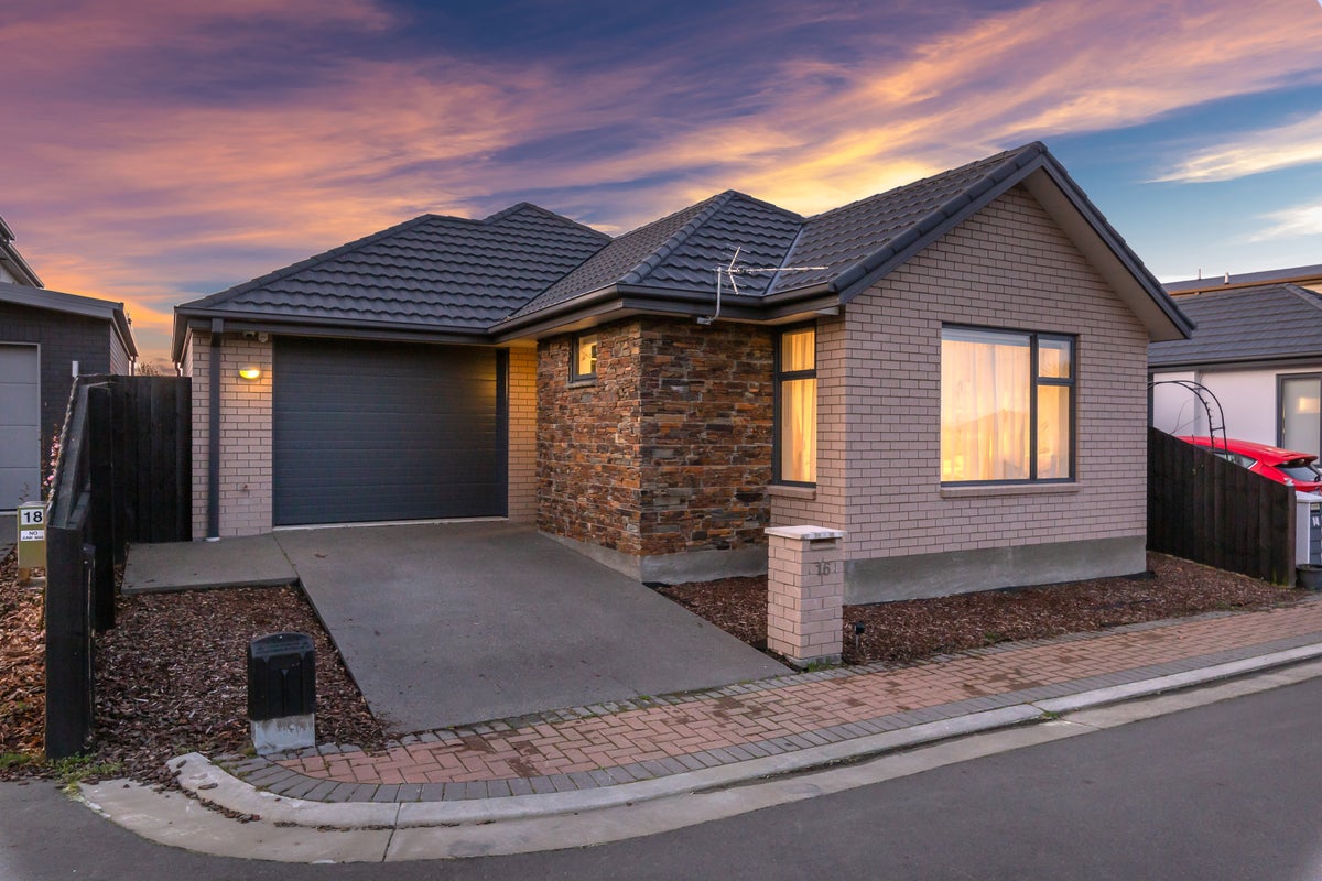 16 Torbeg Lane, Broomfield, Christchurch - Carousel 1