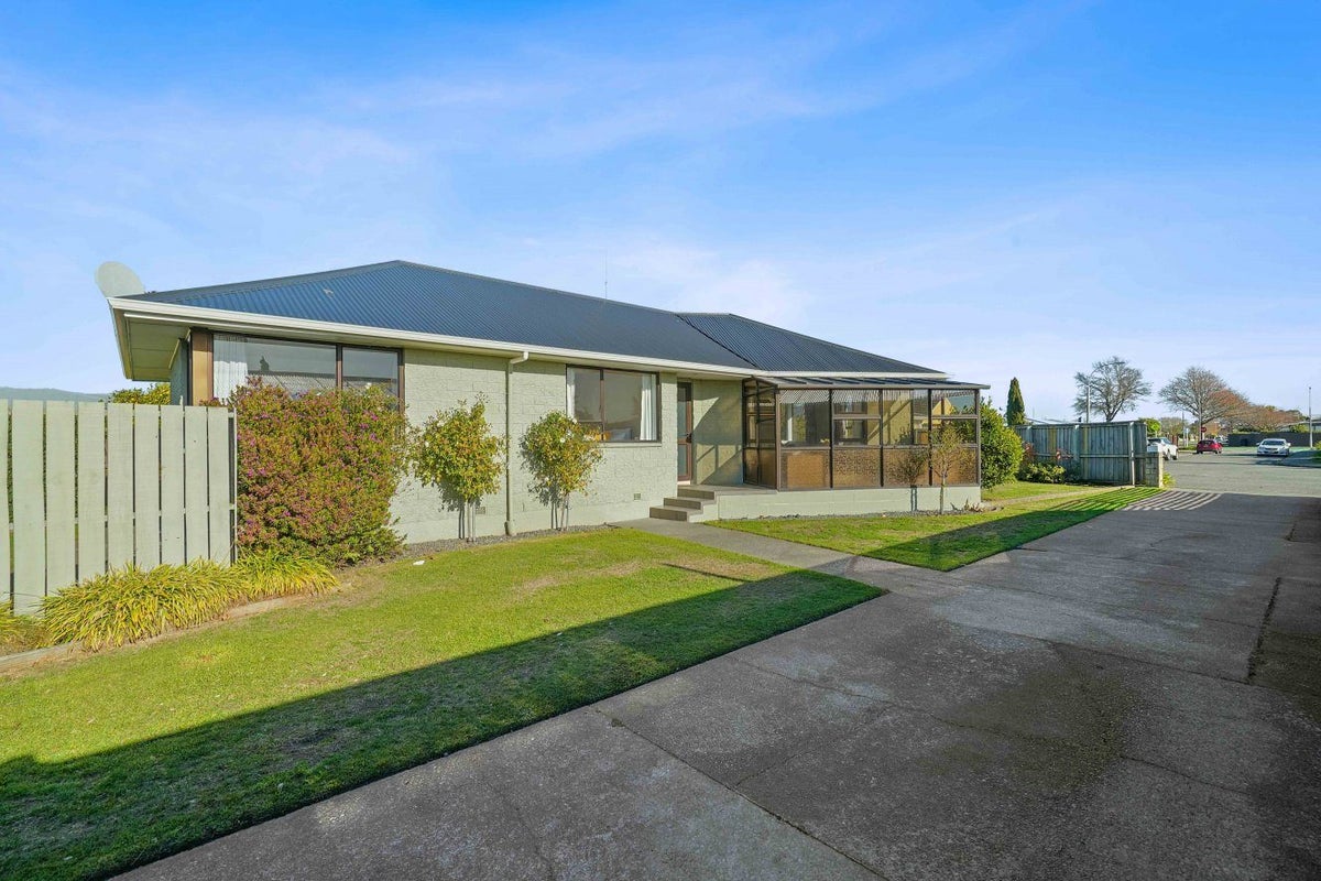 11 Whelan Place, Hei Hei, Christchurch - Carousel 1