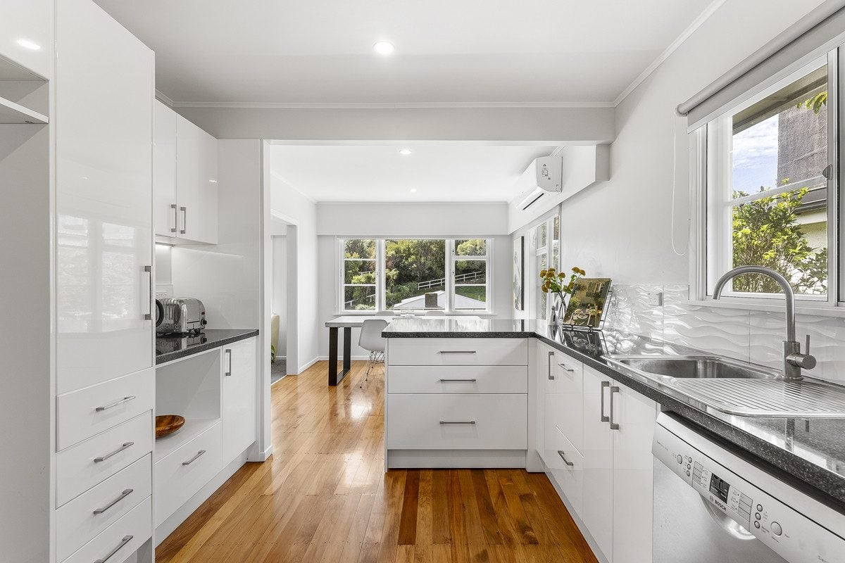 103 Kenmore Street, Newlands, Wellington - Carousel 2