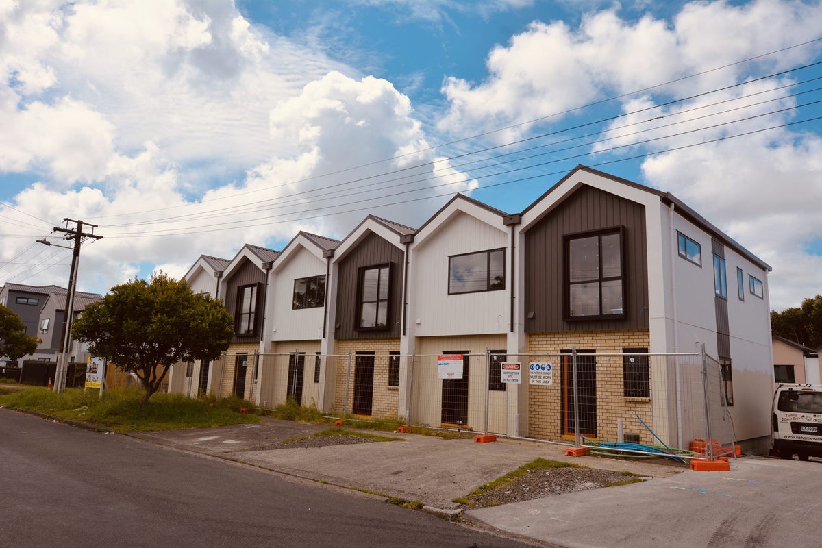 10/12 Arney Road, Ranui, Auckland - Carousel 1