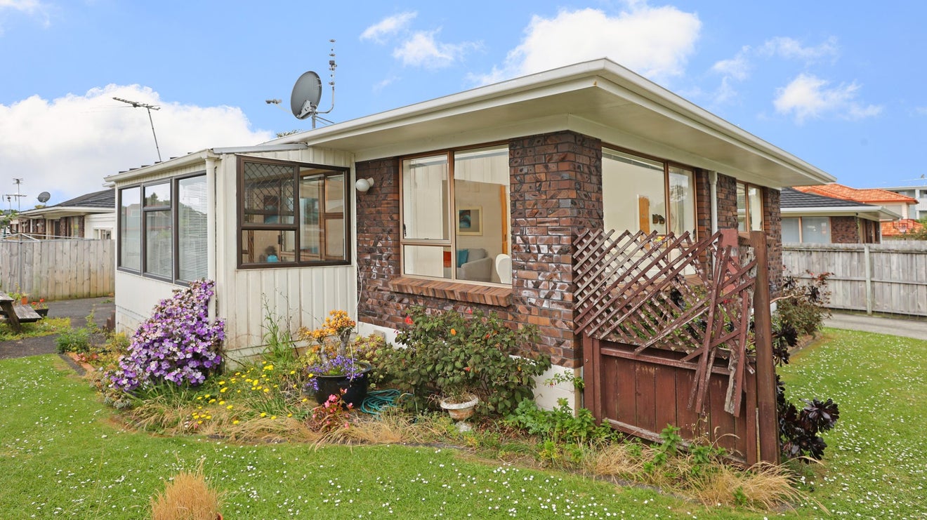 1/33 Swanson Road, Henderson, Auckland - Carousel 19