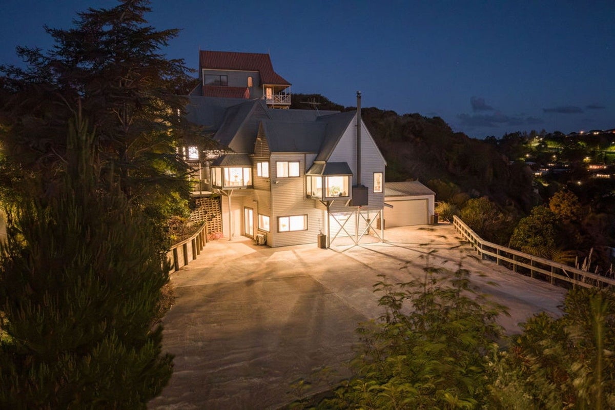 20 Shakespeare Road, Bastia Hill, Whanganui - Carousel 1
