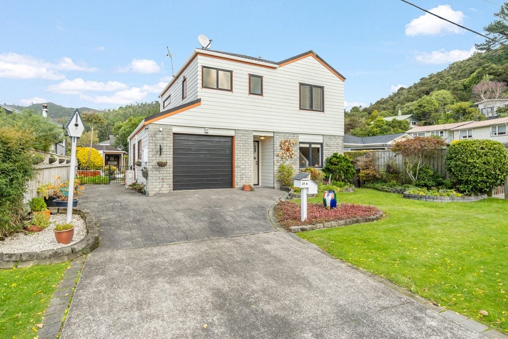 2/27 Korau Grove, Stokes Valley, Lower Hutt - Carousel 1