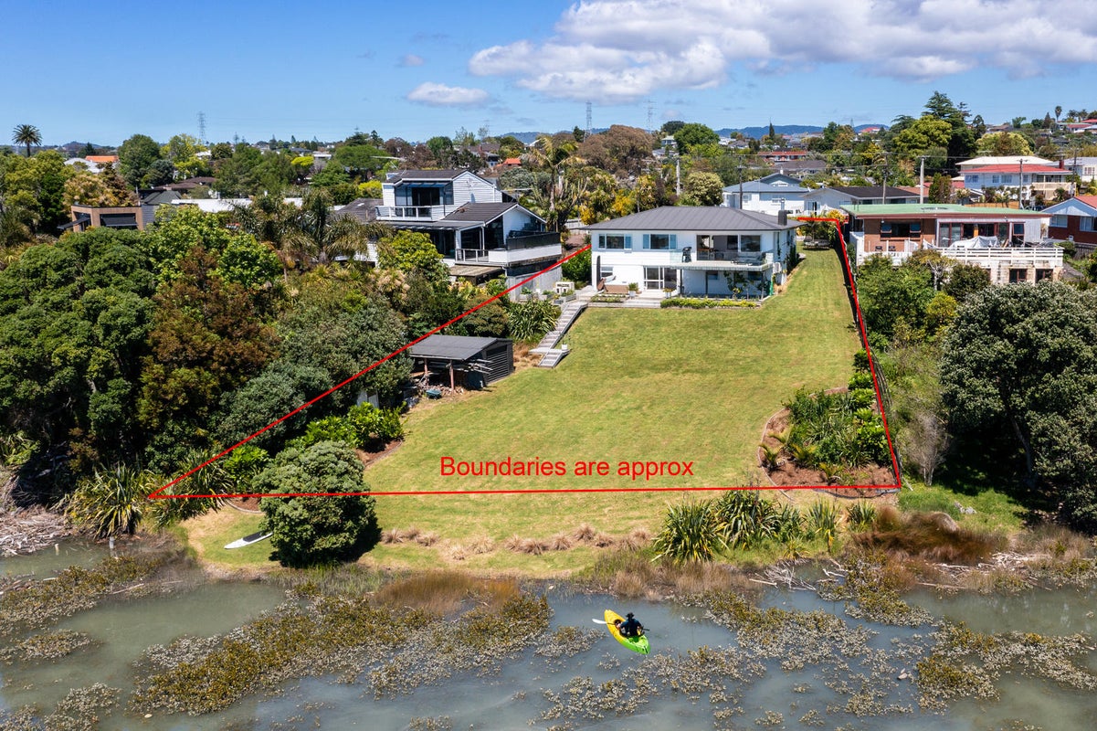 106 Tiroroa Avenue, Te Atatu South, Auckland - Carousel 1