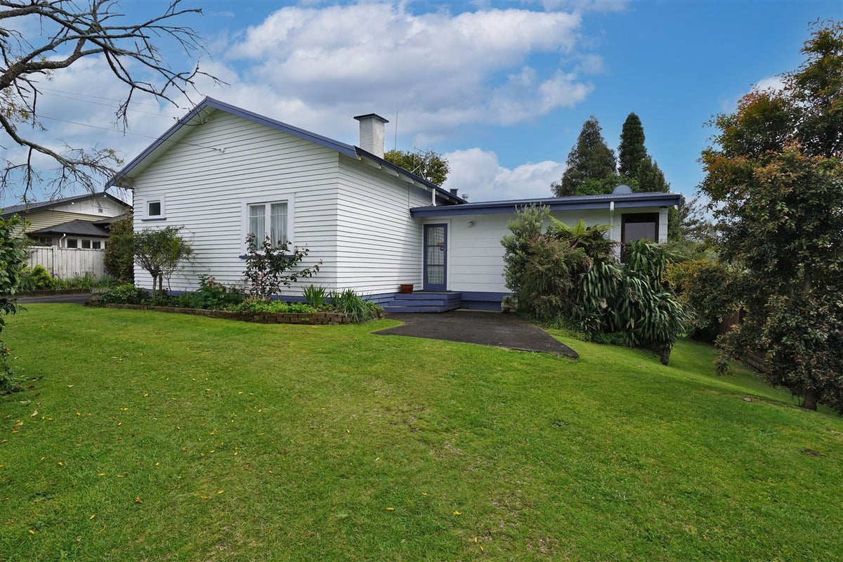 23 Brookfield Street, Hamilton East, Hamilton - Carousel 1