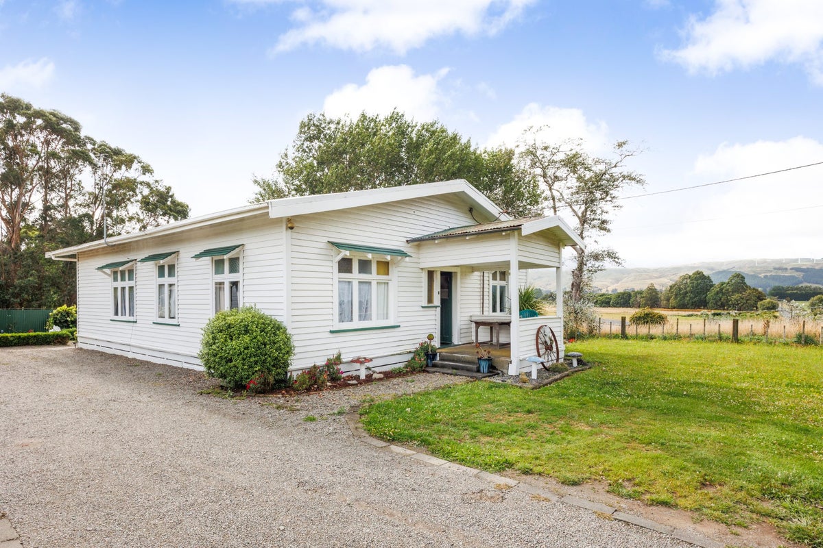 35 Raukawa Road, Palmerston North - Carousel 1