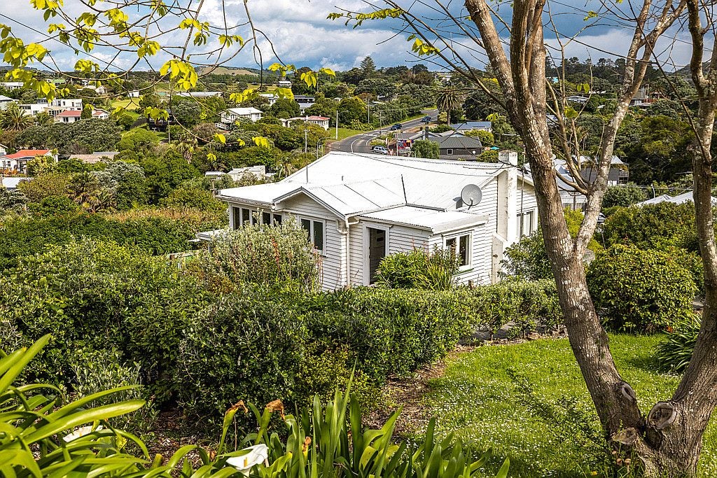 16 Marama Avenue, Surfdale, Waiheke Island - Carousel 1