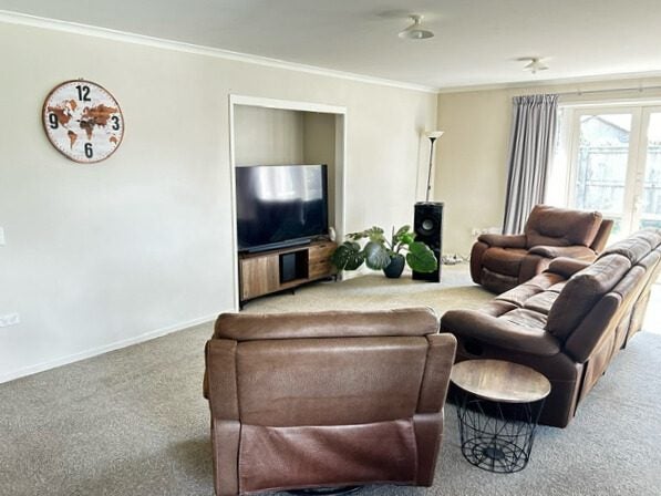 2 Picton Street, Papatoetoe, Auckland - Carousel 1