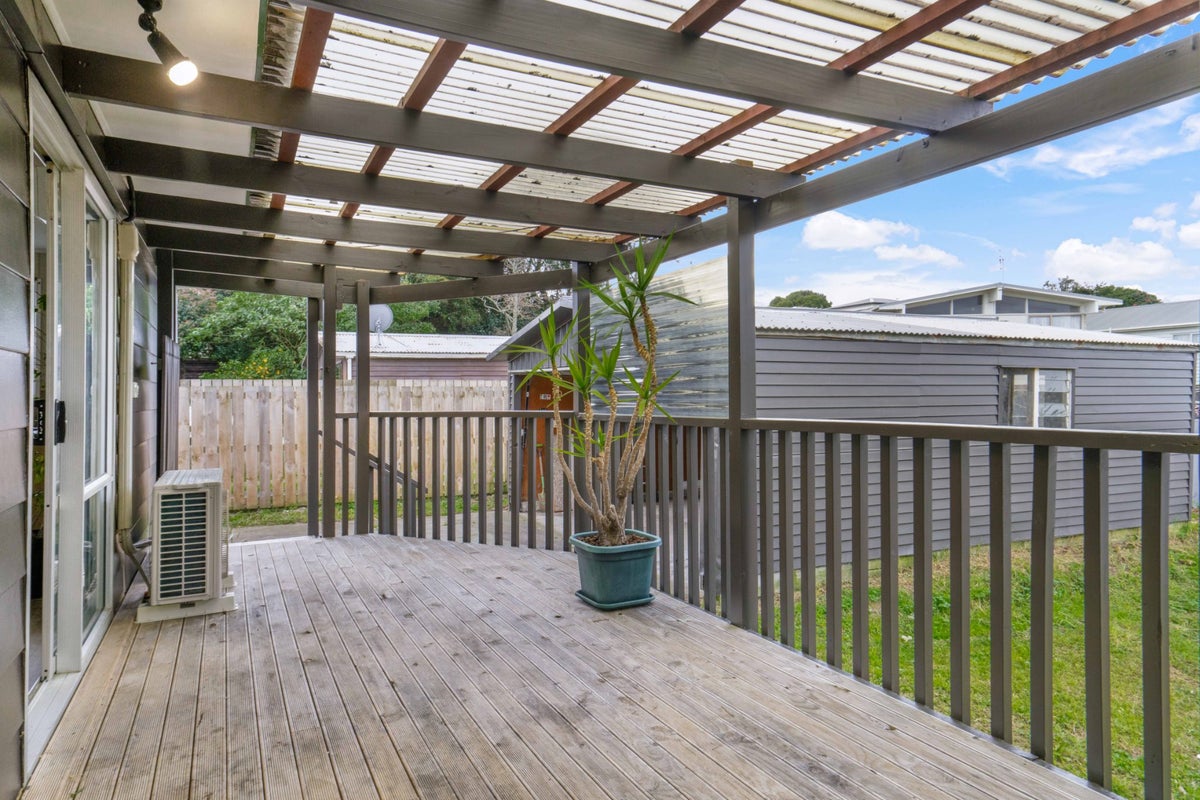 10 Siska Place, Wattle Downs, Auckland - Carousel 2