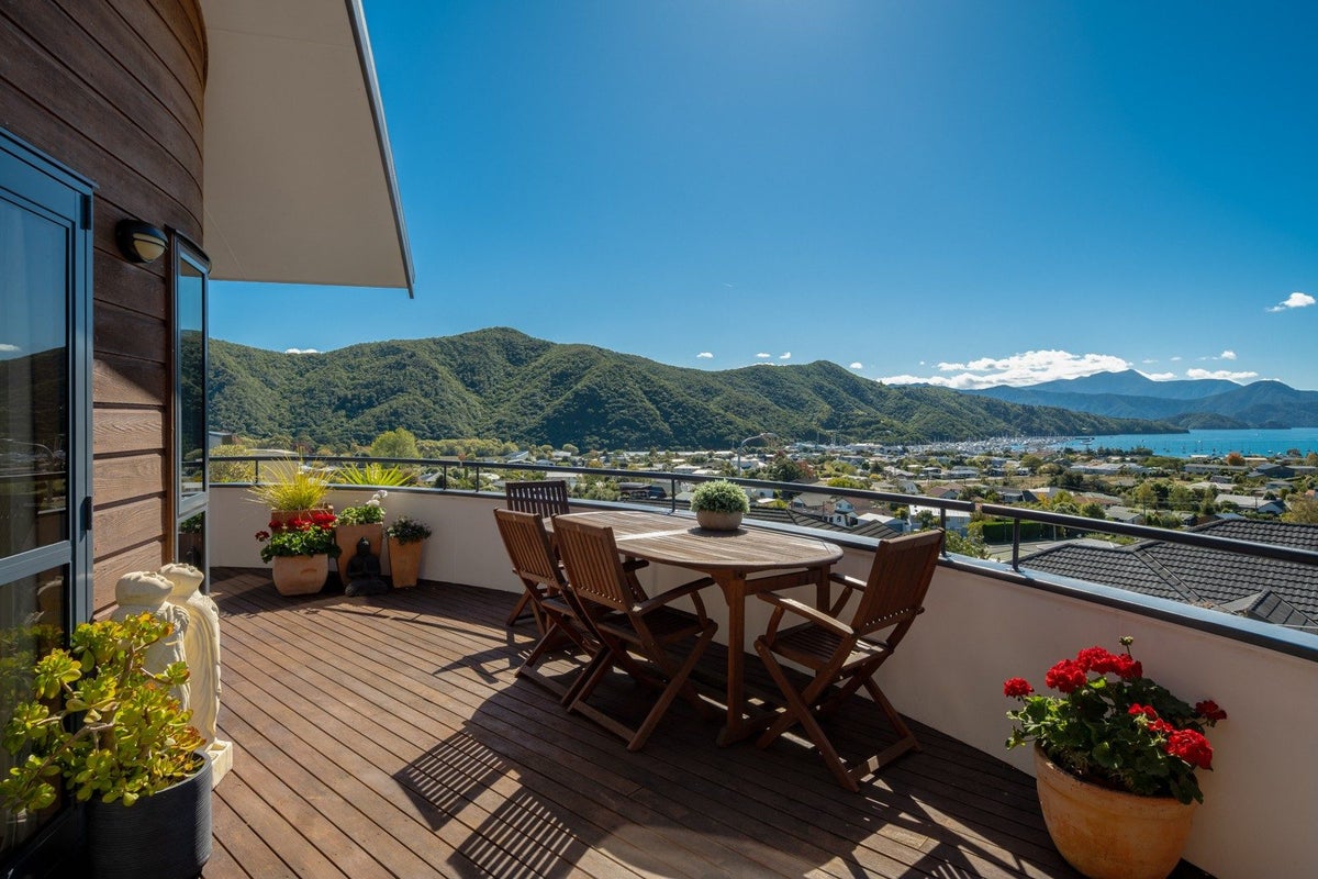 8 Moana Heights, Waikawa, Picton - Carousel 2