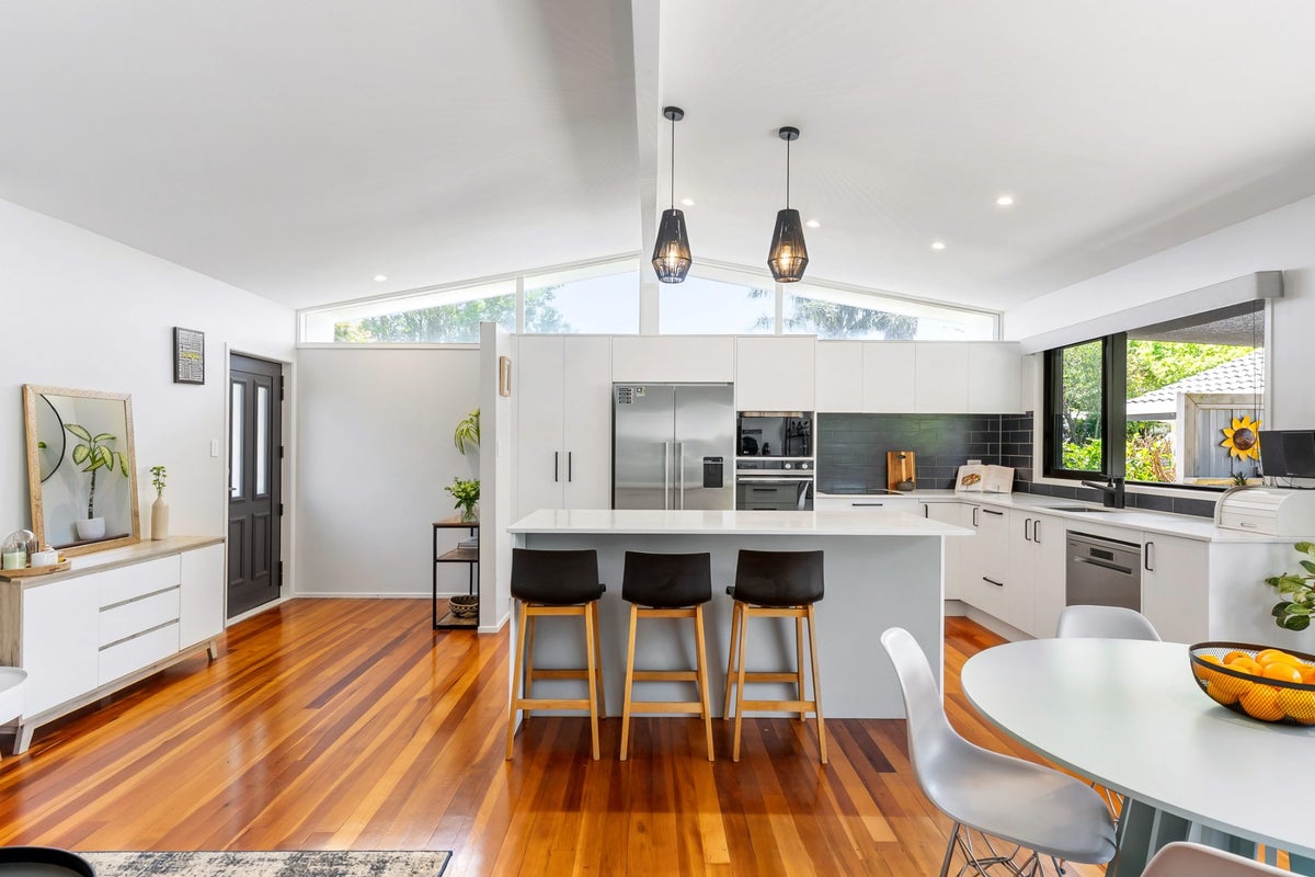 30 Fairdale Place, Birkdale, Auckland - Carousel 2