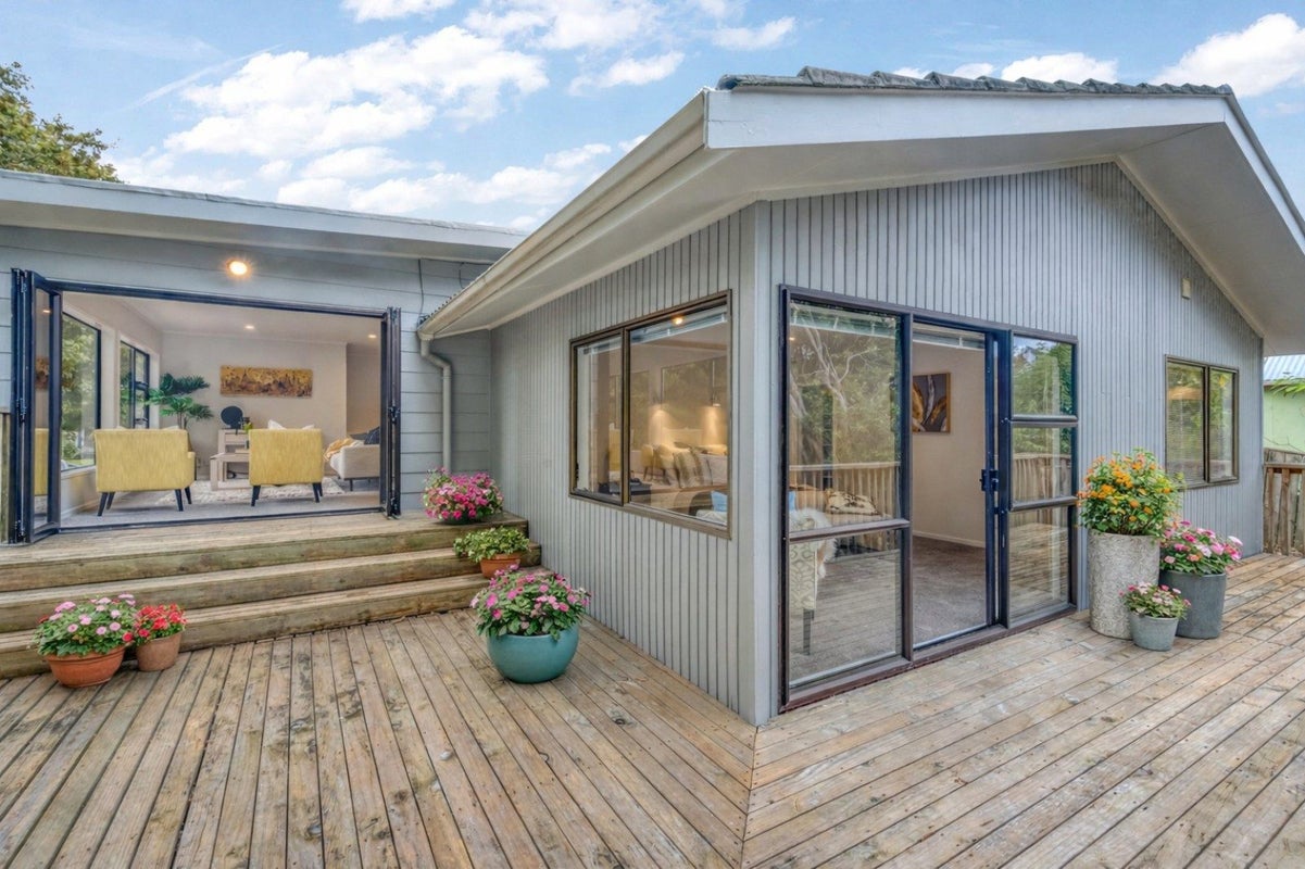 54 Robbies Road, Shelly Park, Auckland - Carousel 1