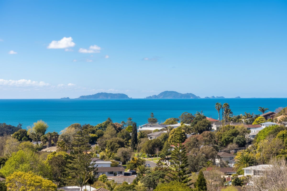 156 Weatherly Road, Torbay, Auckland - Carousel 2