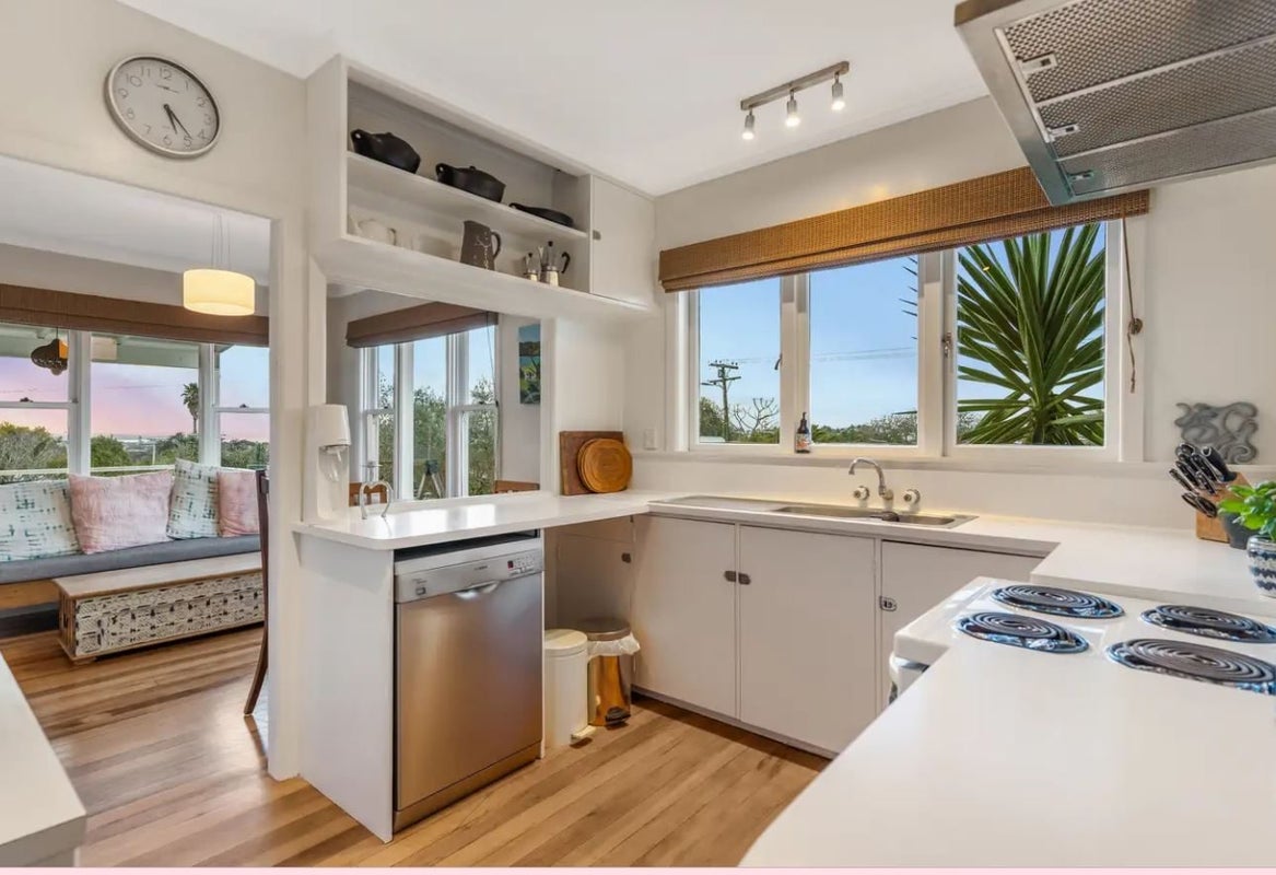 2B Springfield Road, Morningside, Auckland - Carousel 2