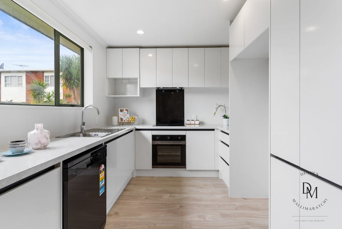 25 Piriti Place, Weymouth, Auckland - Carousel 2