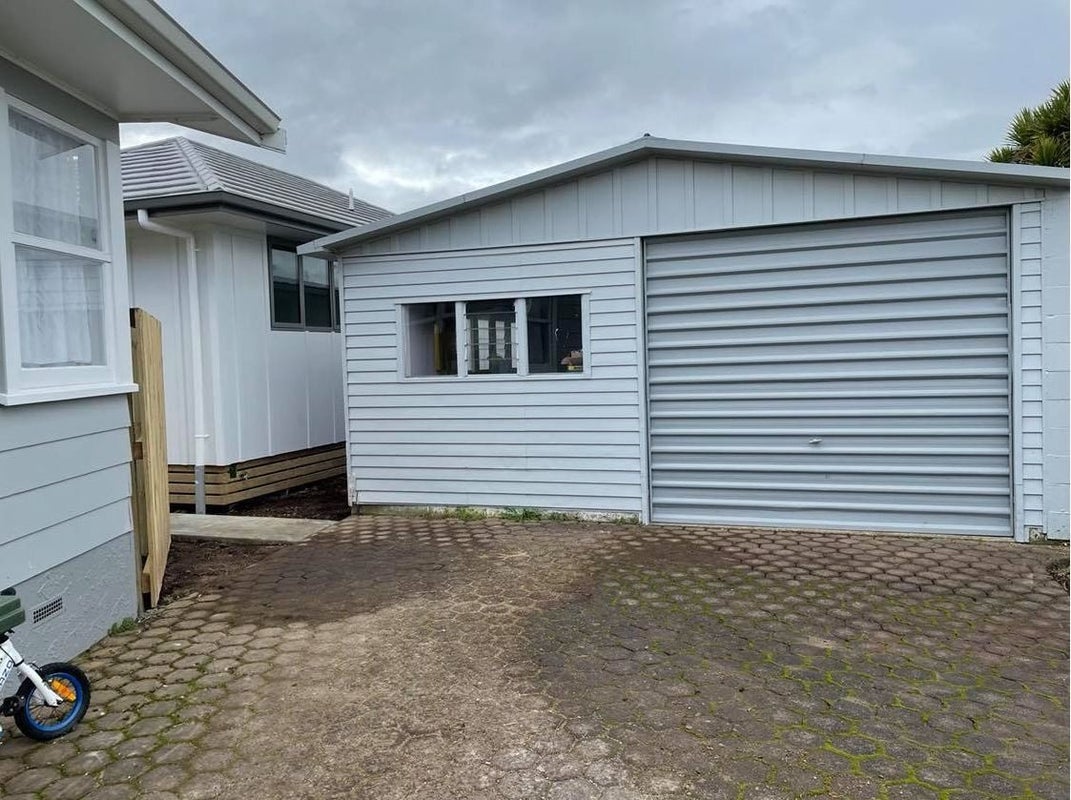 20 Rhonda Avenue, Deanwell, Hamilton - Carousel 16