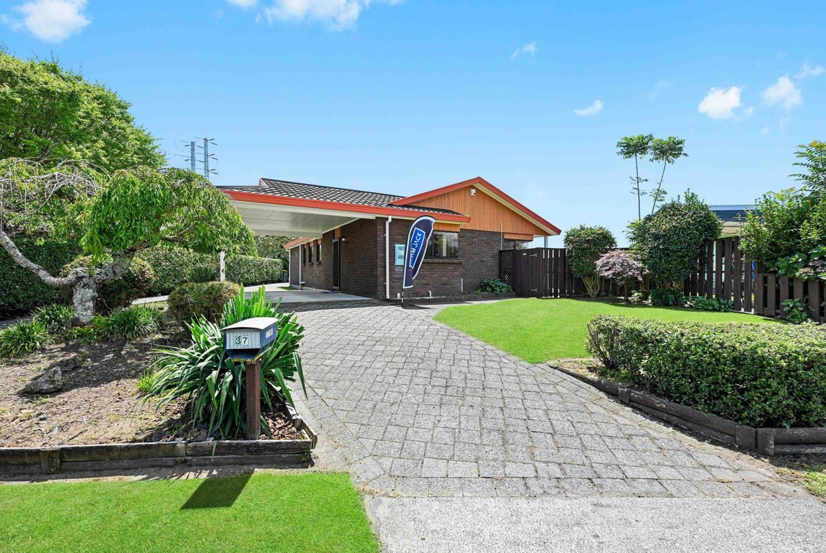 37 Radiata Street, Fairview Downs, Hamilton - Carousel 1