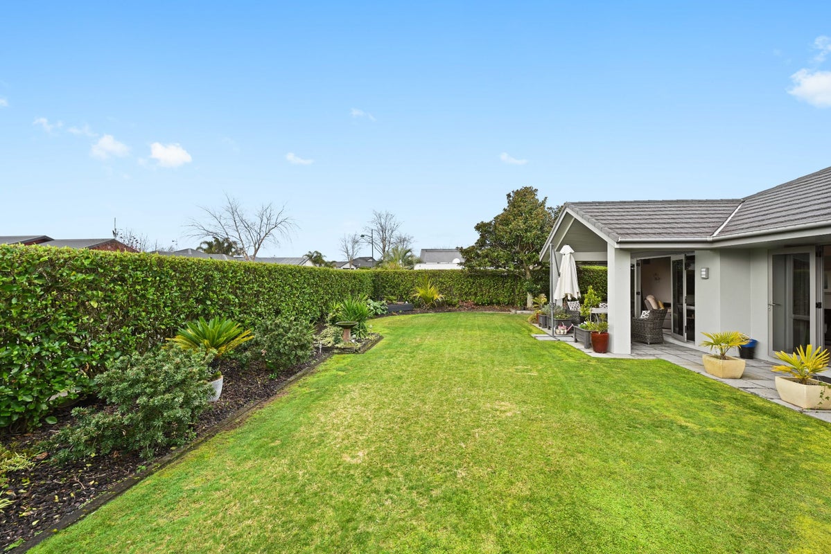 7 St James Drive, Huntington, Hamilton - Carousel 2