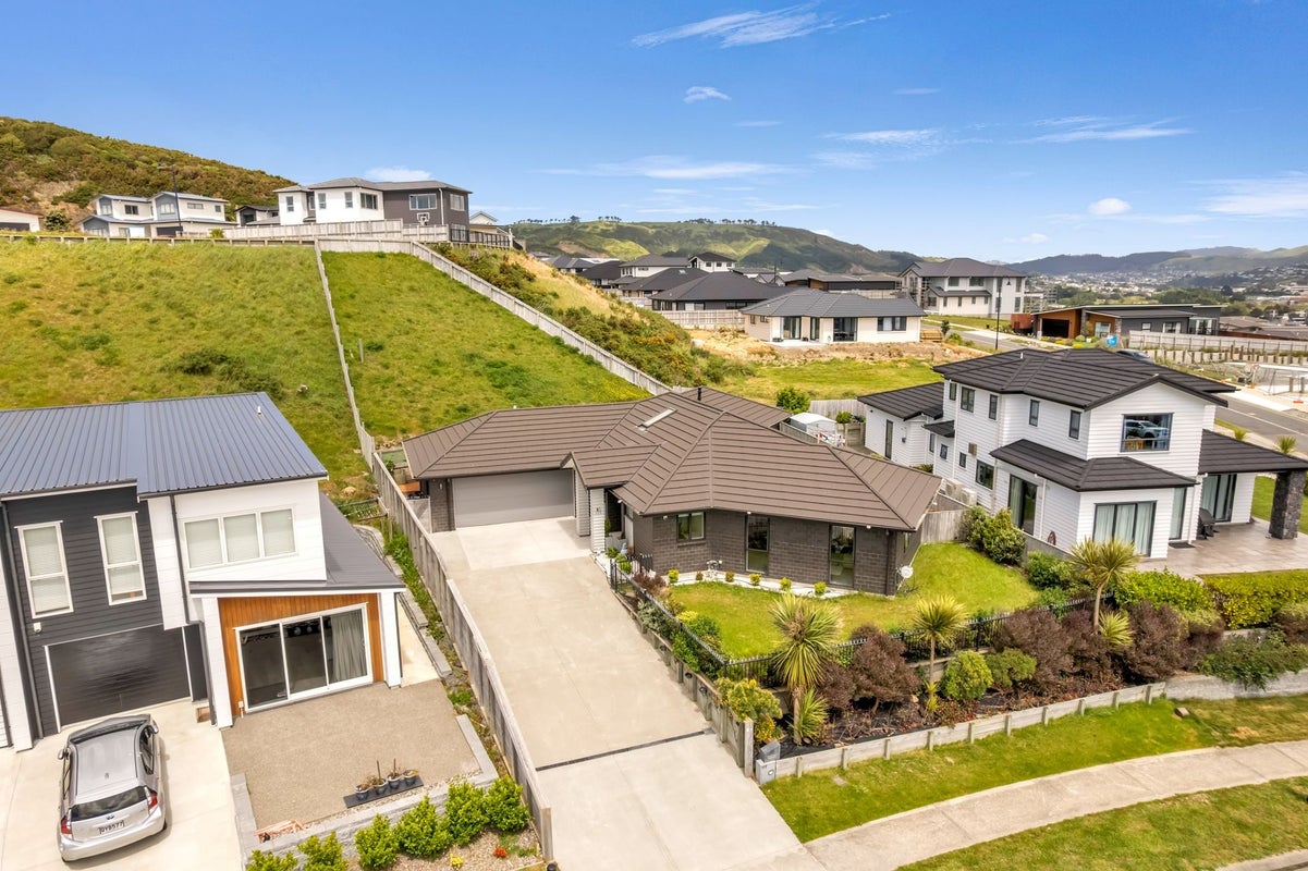 117 Queen Charlotte Drive, Aotea, Porirua - Carousel 2