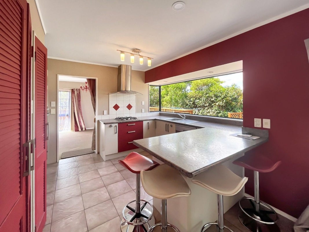 91 Pacific Drive, Fitzherbert, Palmerston North - Carousel 2