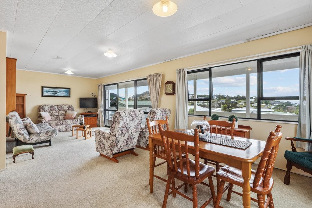 18 Cullen Street, Mangawhai Heads, Mangawhai - Carousel 2