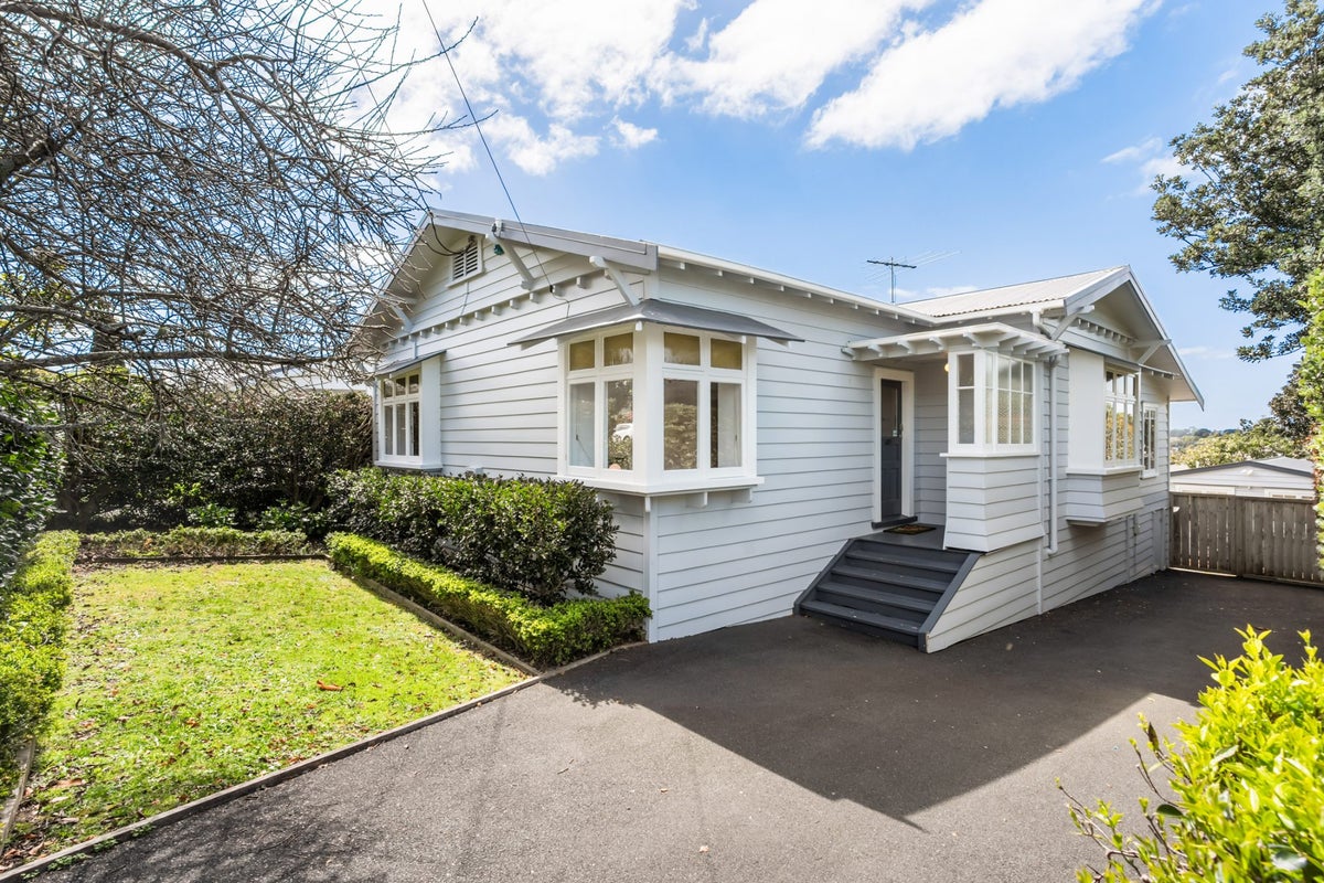 88 Lloyd Avenue, Mount Albert, Auckland - Carousel 1