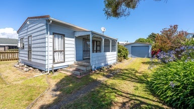 20 Norfolk Crescent, Otaki Beach, Otaki - Carousel 1