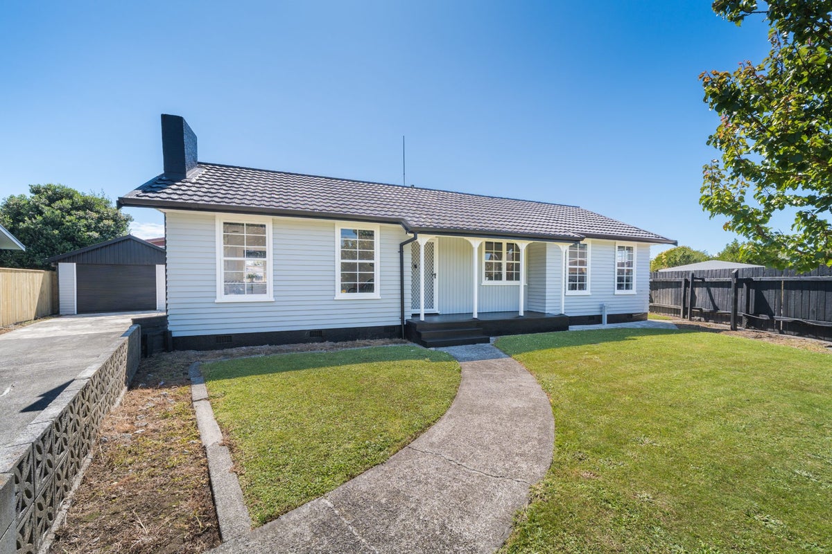 12 Motuoapa Place, Kelvin Grove, Palmerston North - Carousel 1
