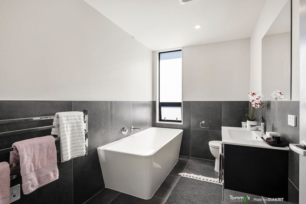 3/6 Bushland Grove, Paparangi, Wellington - Carousel 8