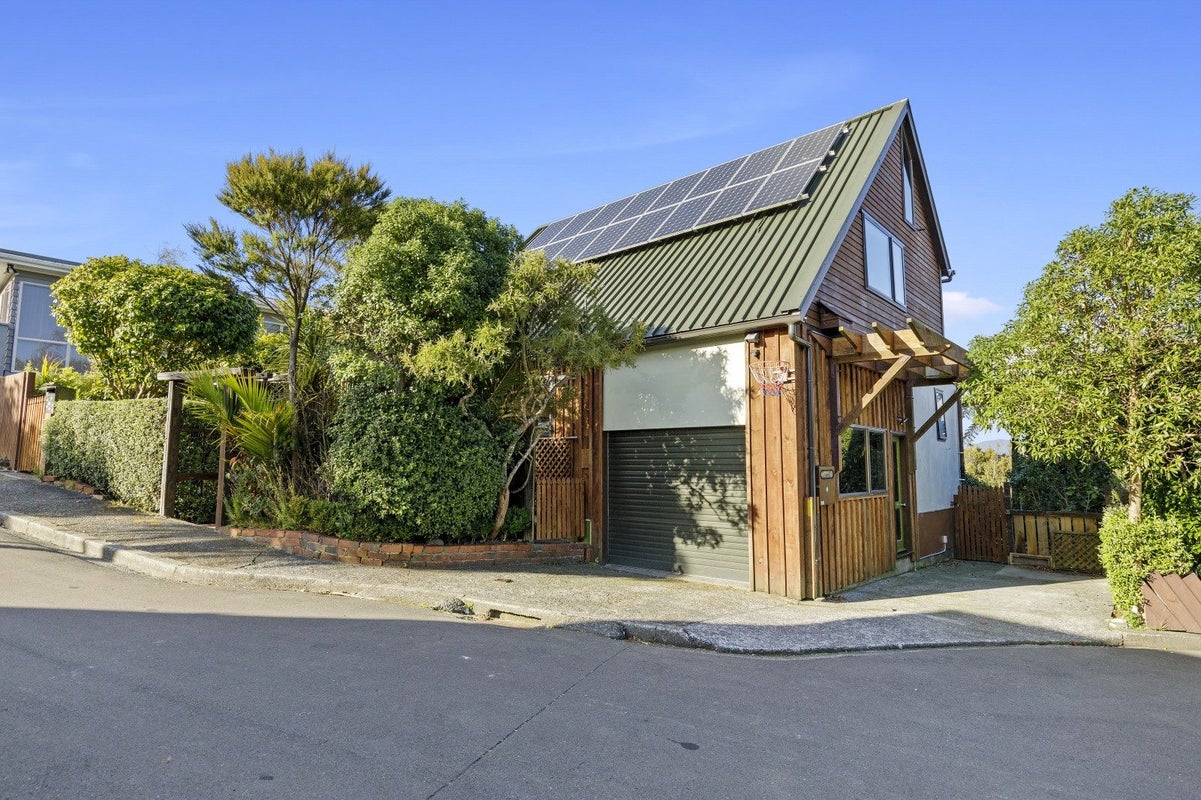 14 Laurel Grove, Maungaraki, Lower Hutt - Carousel 1