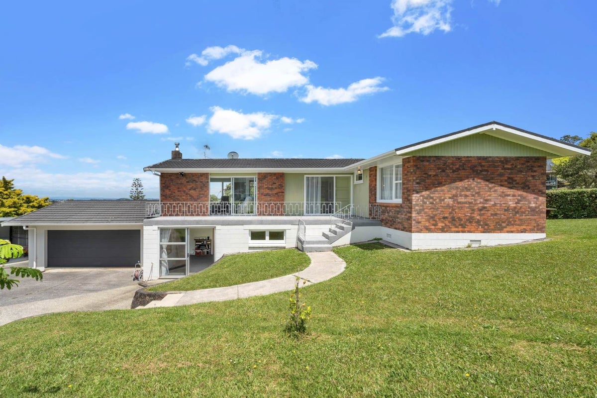 11 Marcel Place, Glenfield, Auckland - Carousel 1