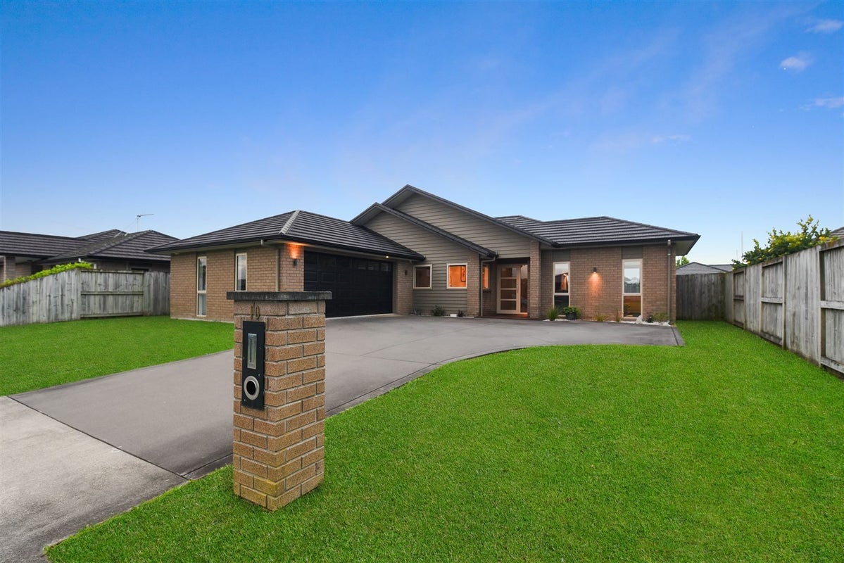 10 Wessex Place, Rototuna North, Hamilton - Carousel 24