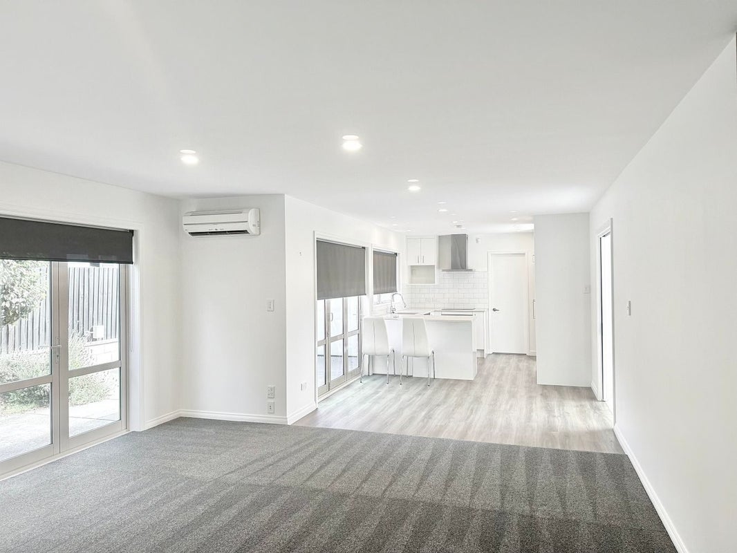 5 Royal Elm Lane, Bryndwr, Christchurch - Carousel 2