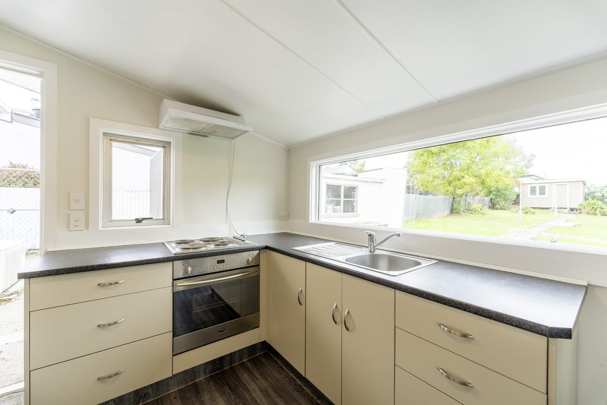 24 Memorial Avenue, Parkside, Timaru - Carousel 2