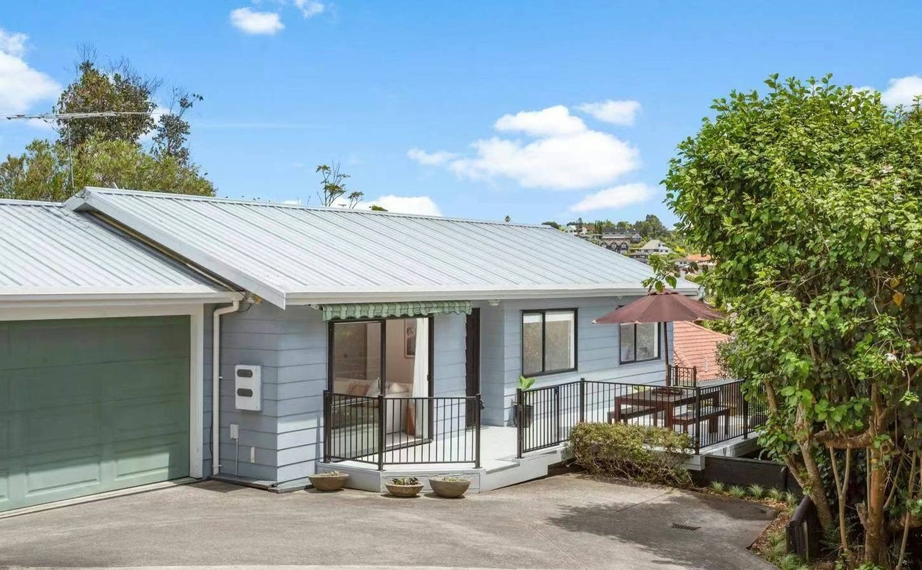 2/614 Beach Road, Browns Bay, Auckland - Carousel 1
