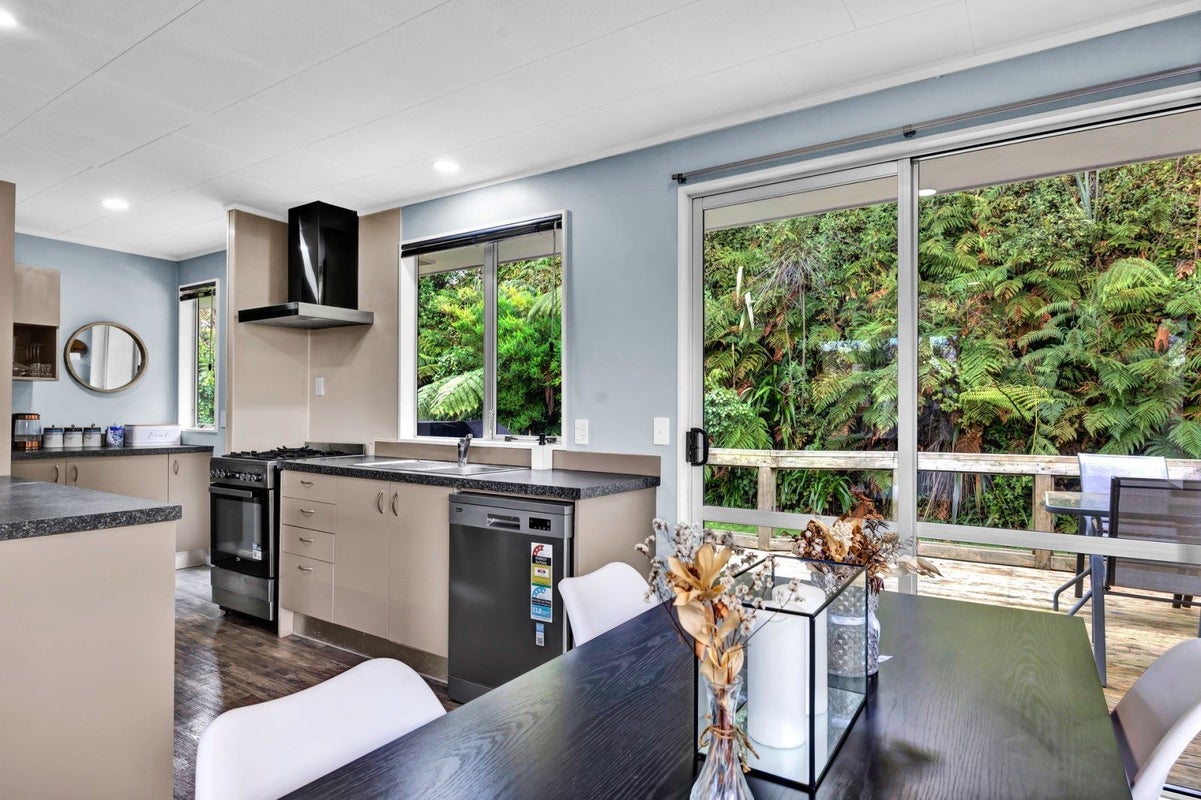 73 Heta Road, Highlands Park, New Plymouth - Carousel 2