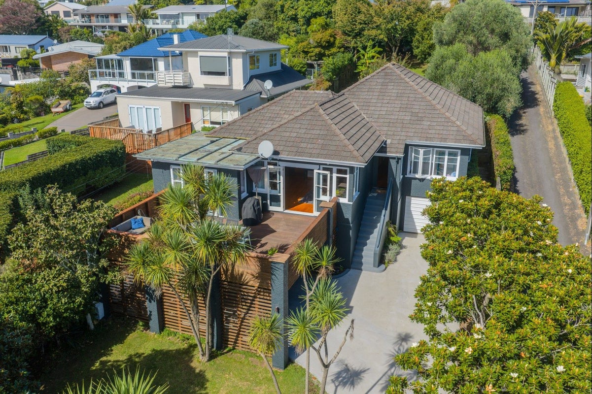 14 Rimu Street, Strandon, New Plymouth - Carousel 1