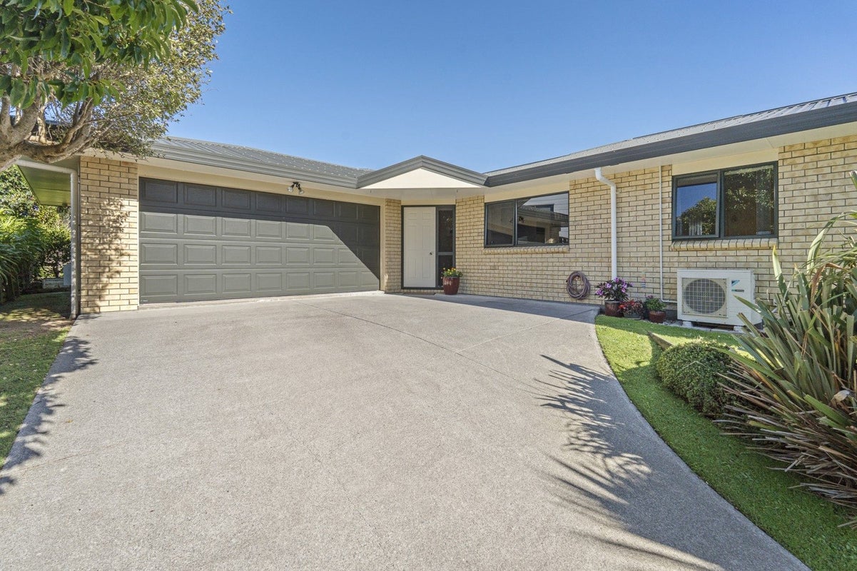 6 Ash Place, Whalers Gate, New Plymouth - Carousel 2