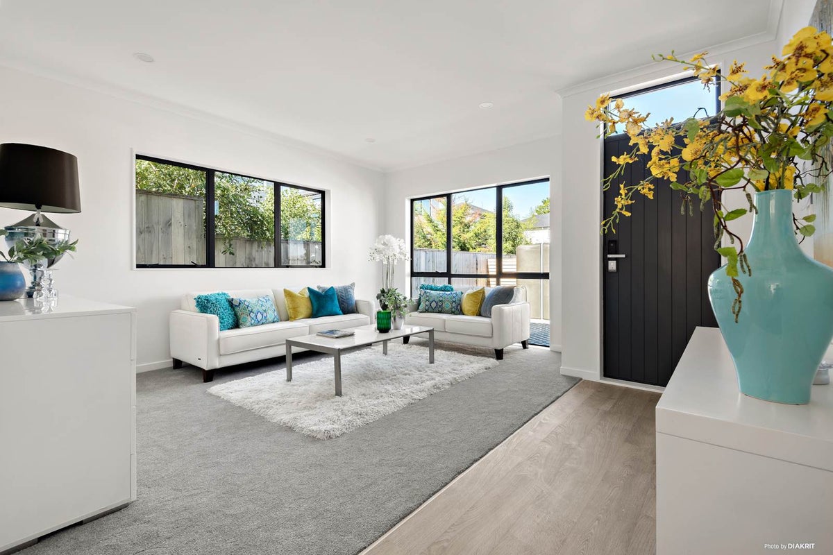 12 Arorangi Rise, Te Atatu Peninsula, Auckland - Carousel 2