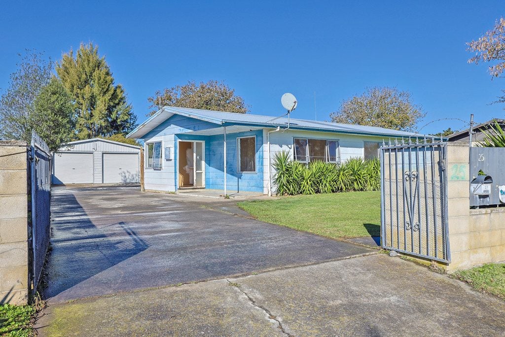 25 Burton Crescent, Flaxmere, Hastings - Carousel 1