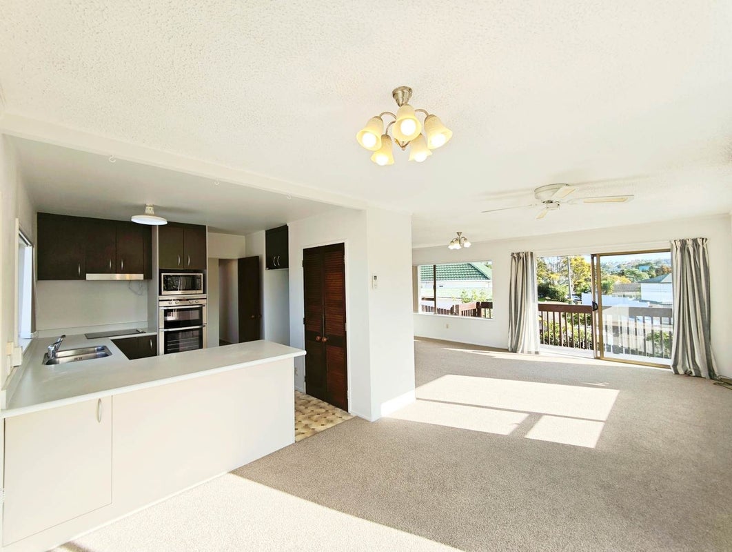 1/28 Glencoe Road, Browns Bay, Auckland - Carousel 2