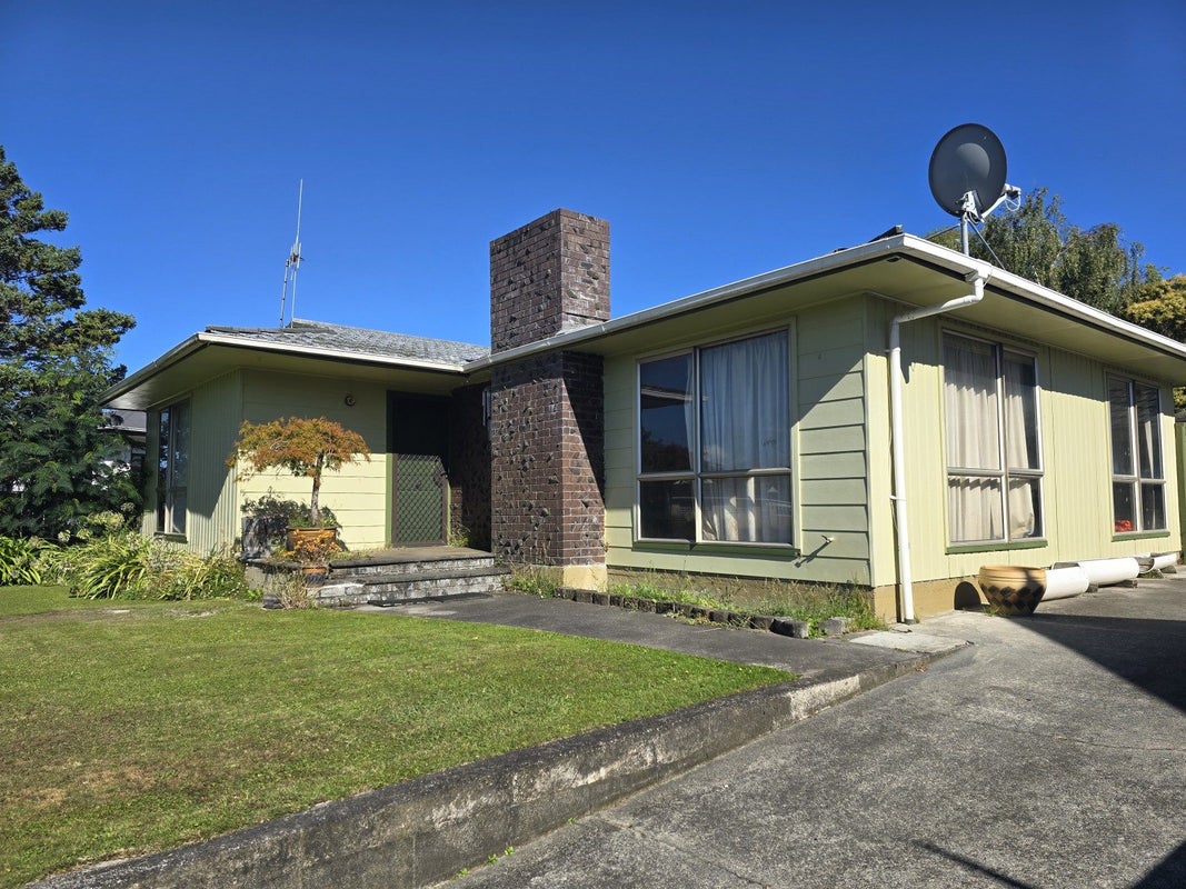 41 Rhodes Drive, Kelvin Grove, Palmerston North - Carousel 1