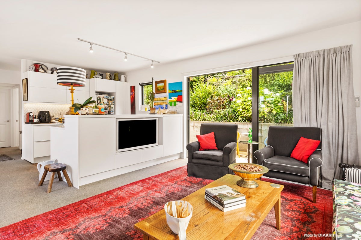 26 Futuna Close, Karori, Wellington - Carousel 2