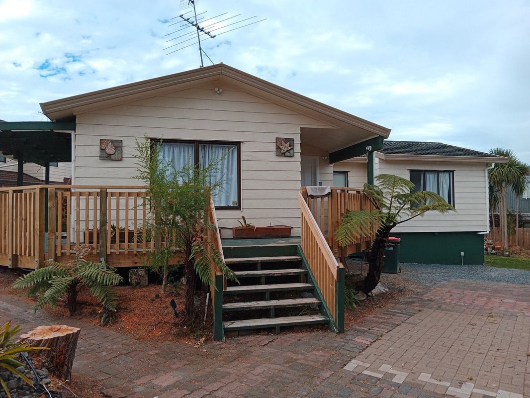 15 Sandgate Avenue, Botany Downs, Auckland - Carousel 2