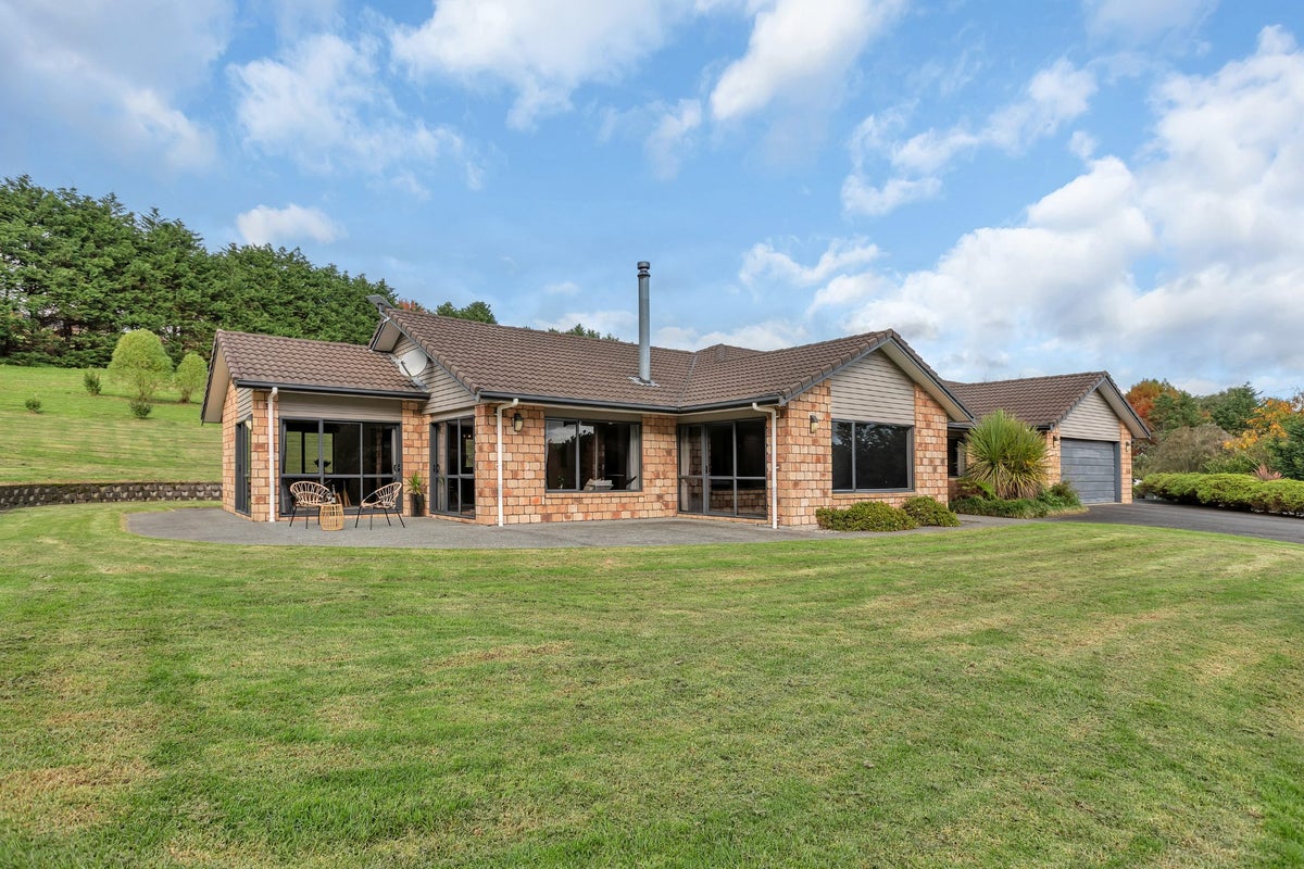 43 Roydon Drive, Whangarei - Carousel 1