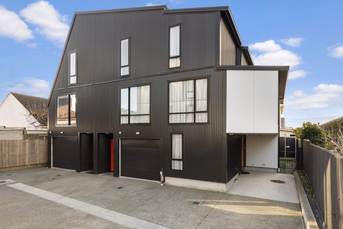 7/101 Rongotai Road, Kilbirnie, Wellington - Carousel 1