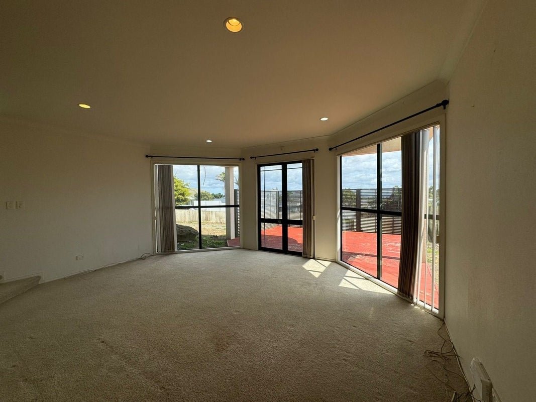 1 Capistrano Mews, Goodwood Heights, Auckland - Carousel 35