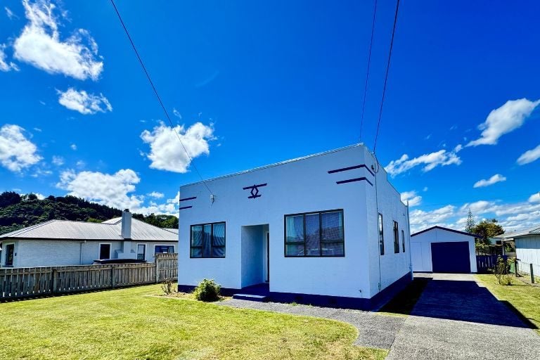 12 Roberts Avenue, Aramoho, Whanganui - Carousel 1