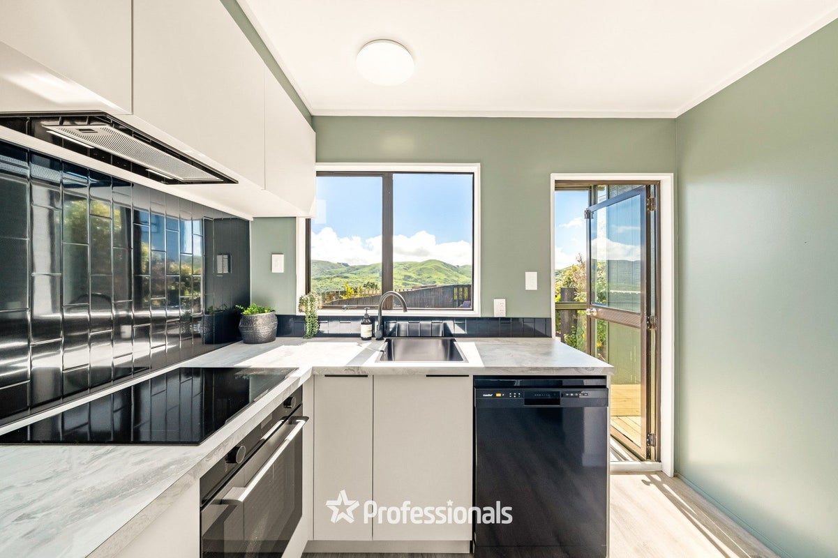 25A Outram Grove, Kelson, Lower Hutt - Carousel 2